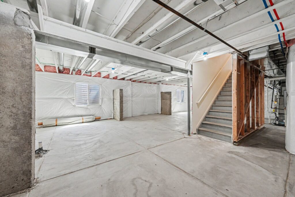 1004-square-foot unfinished basement offering additional space at 5370 Silverleaf Ave